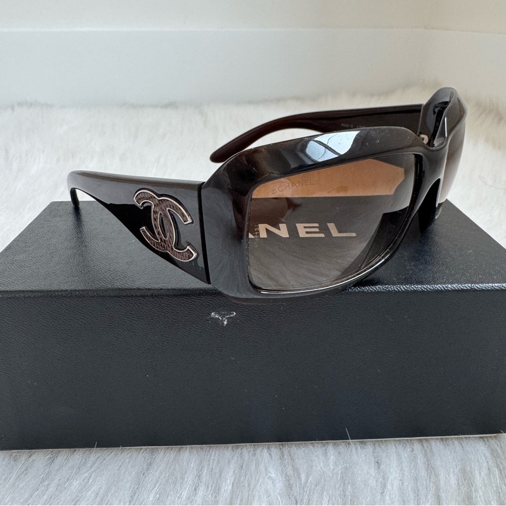 Authentic vintage Chanel brown crocodile embossed 6022 logo sunglasses - Picture 4 of 11